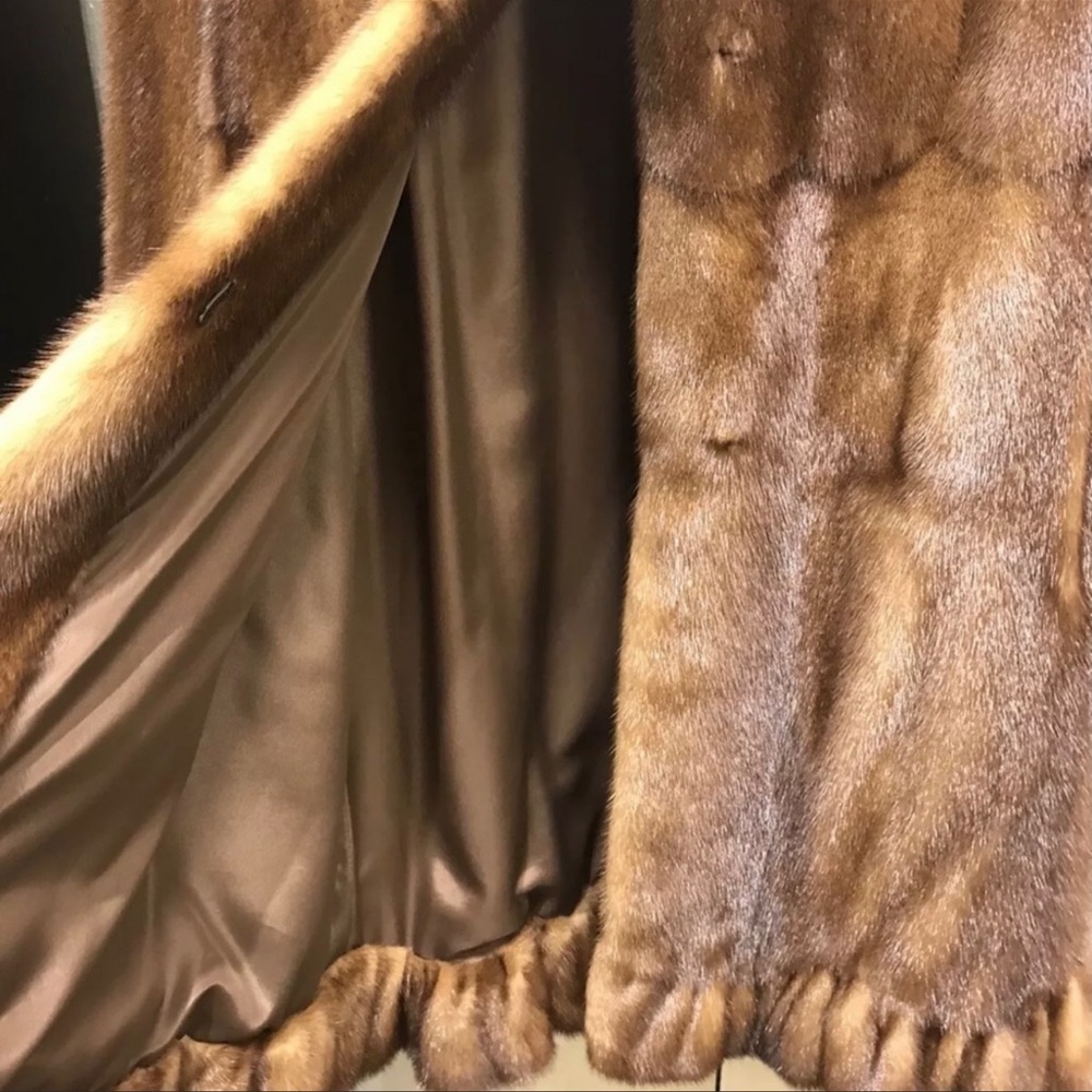 BEAUTIFUL BROWN MINK COAT! - Picture 6 of 16